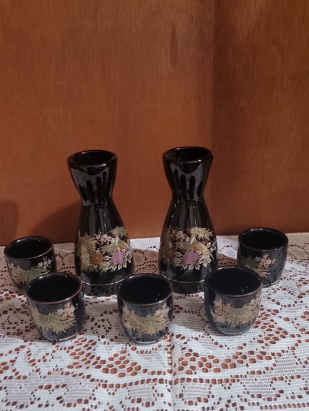 Vintage Japanese Peacock Sake Set 7 Pieces 2 Carafes And 5 Cups